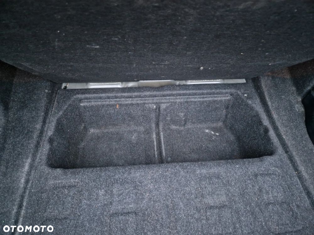 BMW Seria 3 318d DPF Edition Exclusive - 11