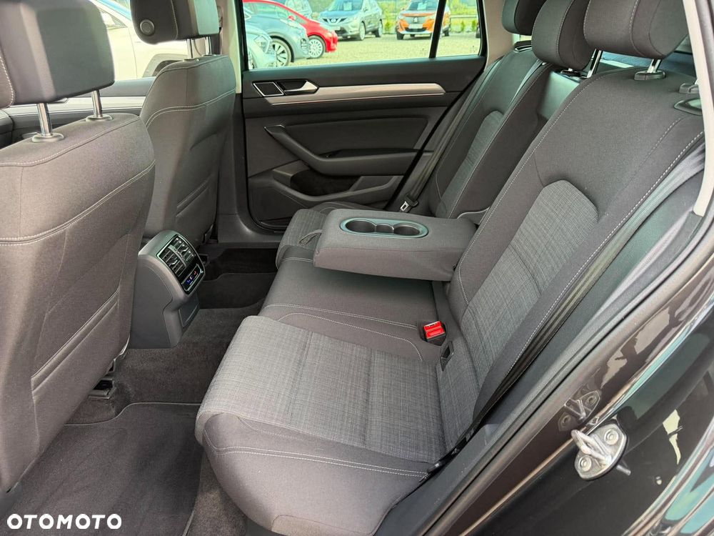 Volkswagen Passat - 13