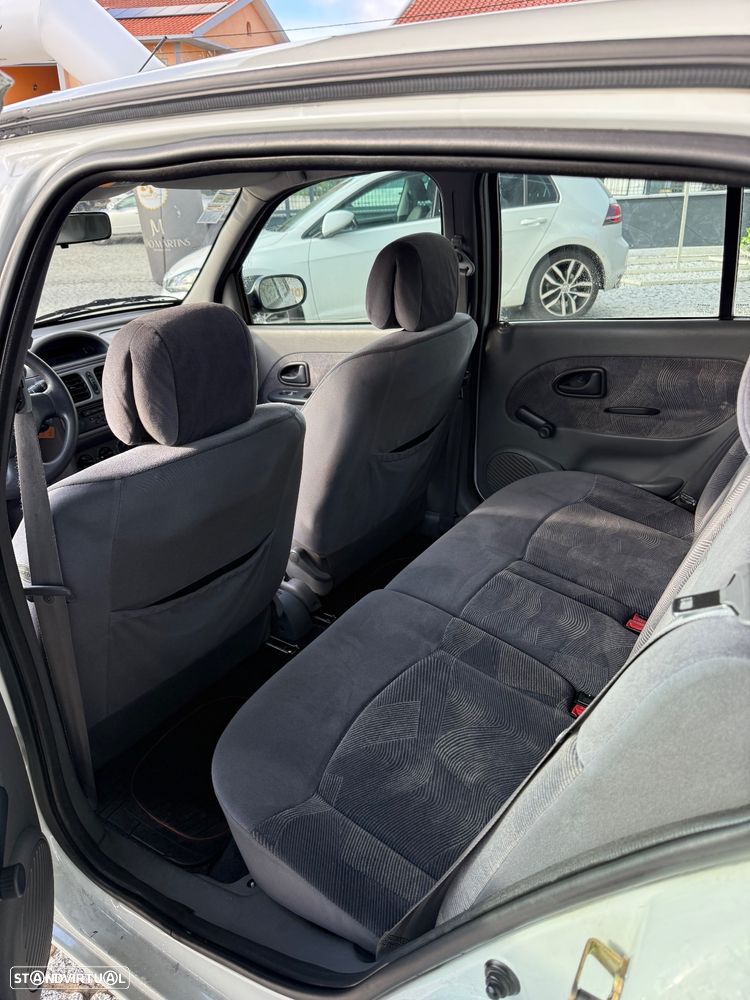 Renault Clio 1.2 RXE - 8