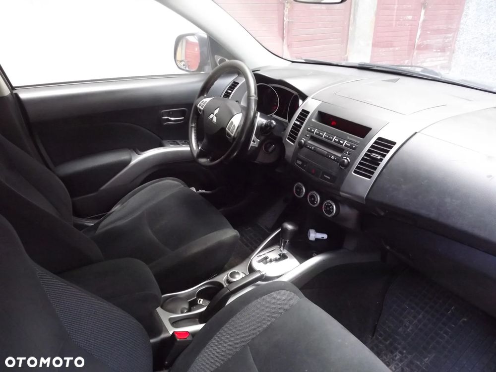 Mitsubishi Outlander 2.4 Instyle CVT - 14