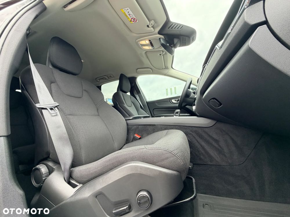 Volvo XC 60 B4 D AWD Momentum Pro - 20