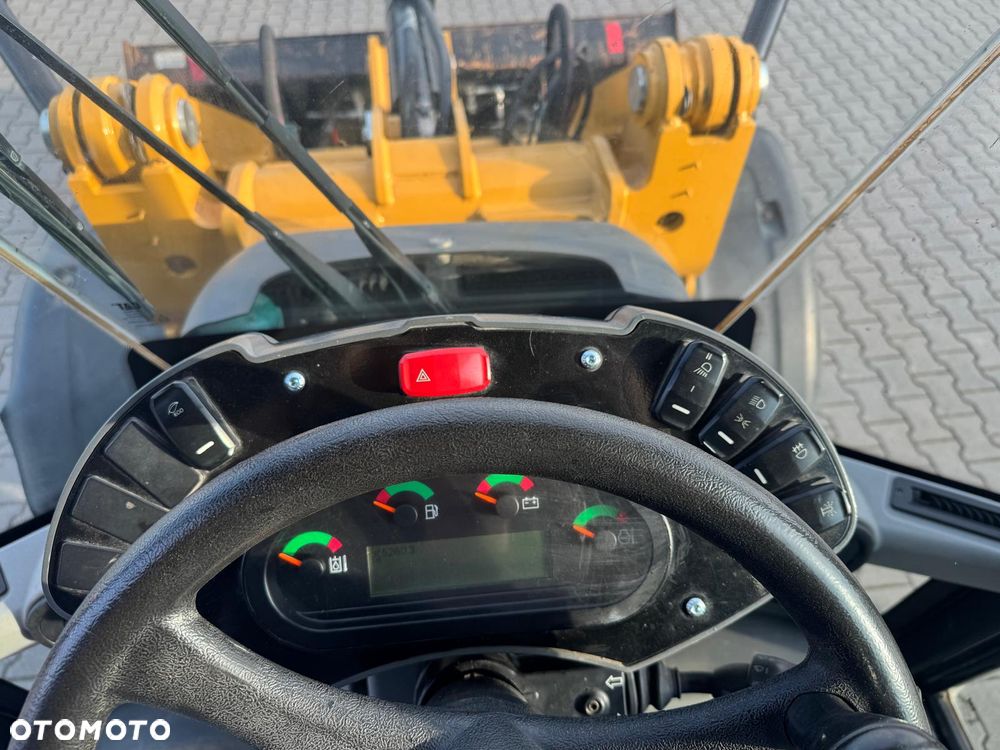 Caterpillar 906M - 11