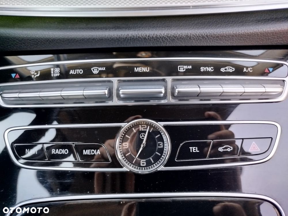Mercedes-Benz Klasa E 220 d 4-Matic Business Edition 9G-TRONIC - 20