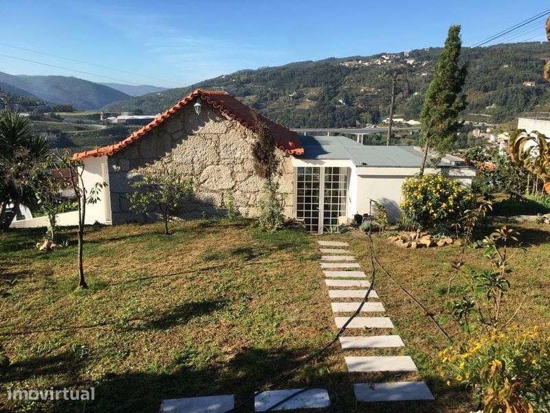 vistas maravilhosas sobre o rio (Casa em Pedra) - Grande imagem: 4/12