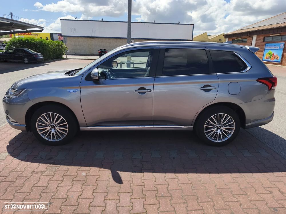 Mitsubishi Outlander - 1