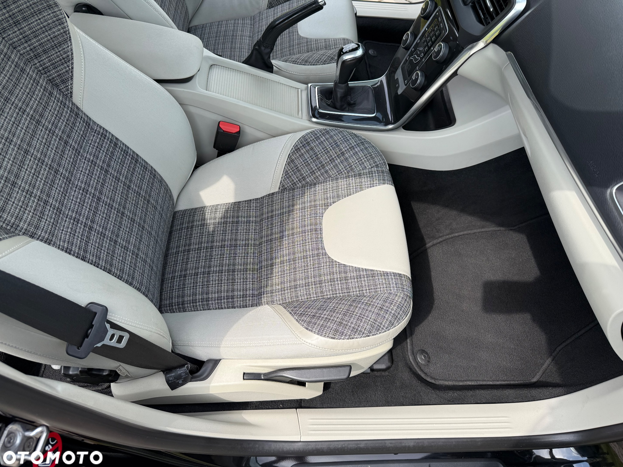 Volvo V40 D2 Momentum - 17