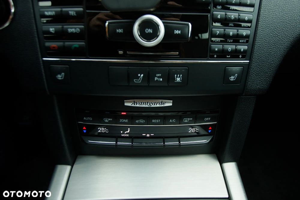 Mercedes-Benz Klasa E 350 CGI BlueEFFICIENCY 7G-TRONIC Avantgarde - 31