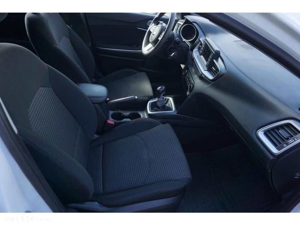 Kia Ceed - 29