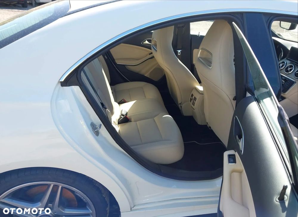 Mercedes-Benz CLA 250 4Matic 7G-DCT Sport - 10