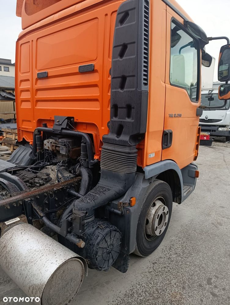 KOMIN DOLOT FILTRA POWIETRZA MAN TGL TGM 81082010554 - 1