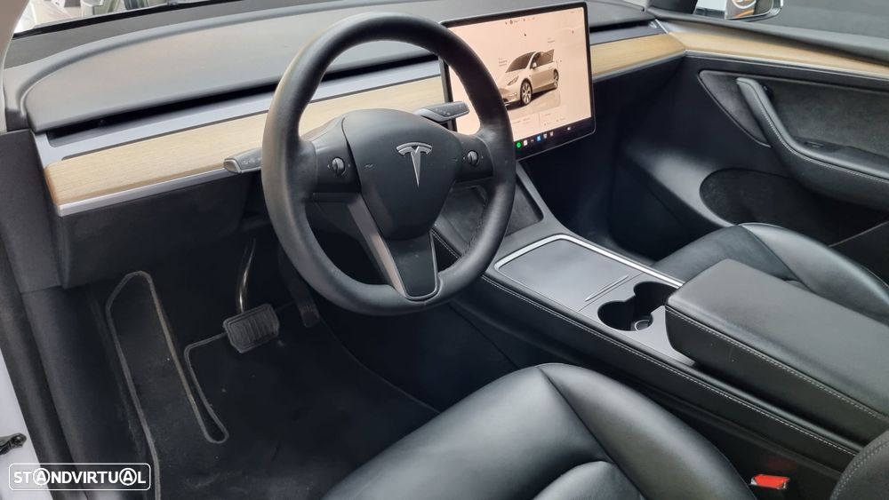 Tesla Model Y - 21