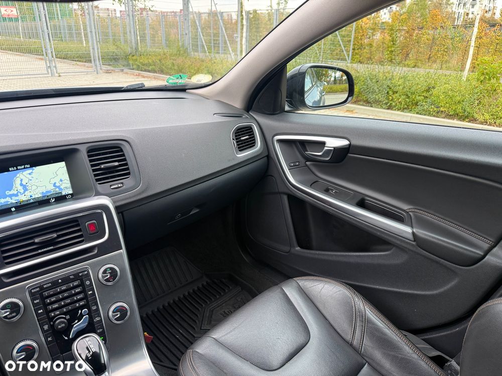 Volvo V60 Cross Country - 15