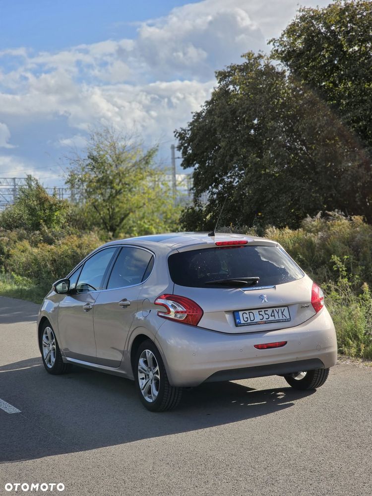 Peugeot 208 2012 photo 5