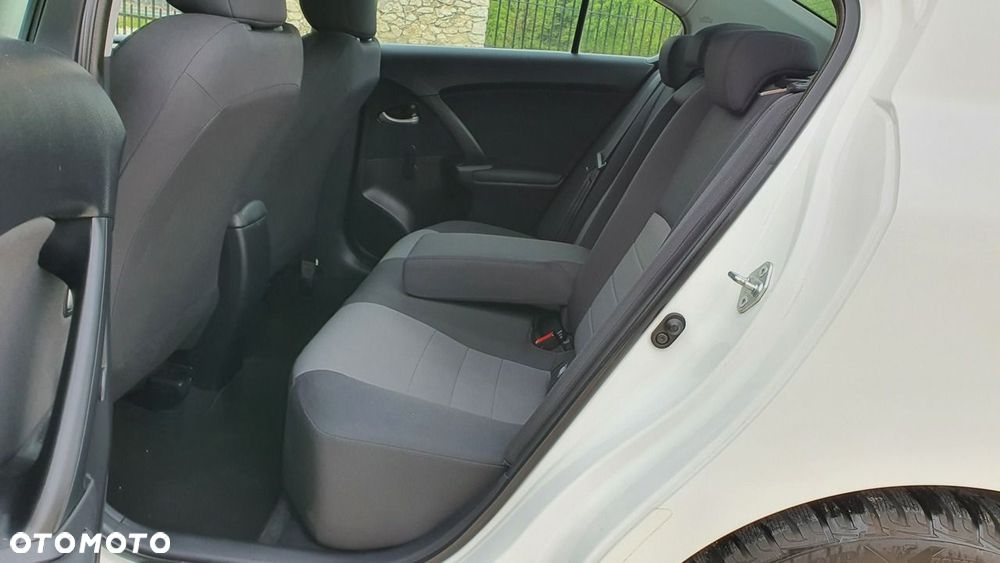 Toyota Avensis - 9