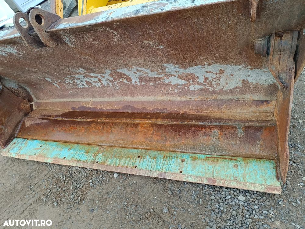 Komatsu WB93S-5E0 - 12