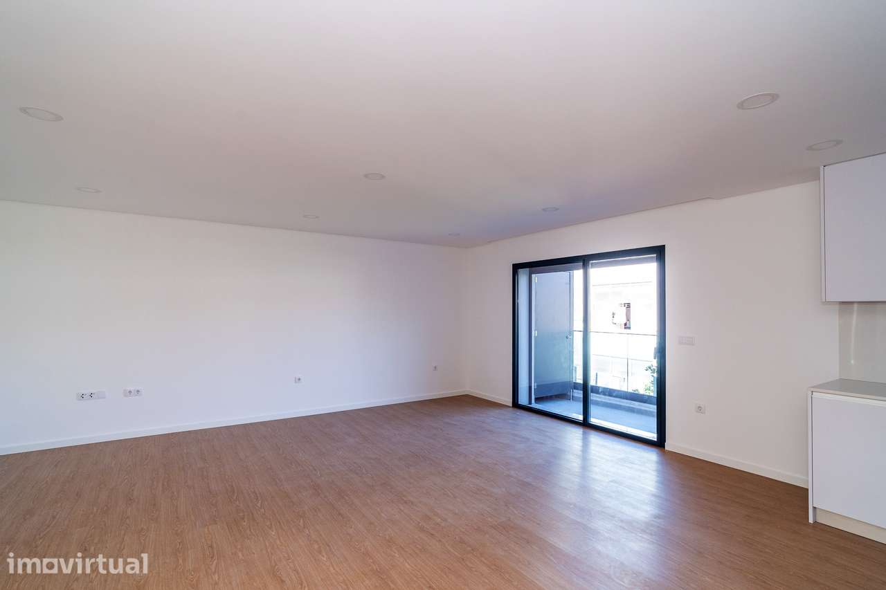 Apartamento T2 Duplex Novo com Terraço, 2 Suites e Estacionamento, em - Grande imagem: 2/23