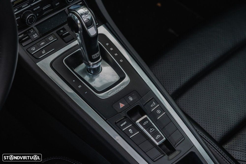 Porsche 911 (991) Carrera 4 Cabriolet PDK Black Edition - 29