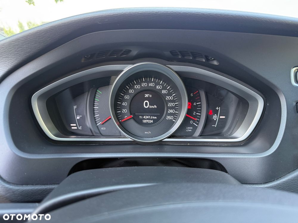 Volvo V40 - 18