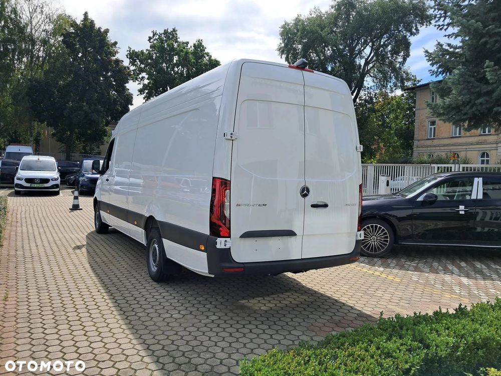 Mercedes-Benz Sprinter - 4