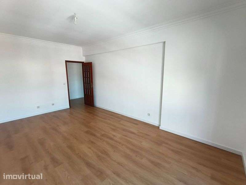 Apartamento T2 remodelado com 1 lugar de parqueamento - Grande imagem: 4/11