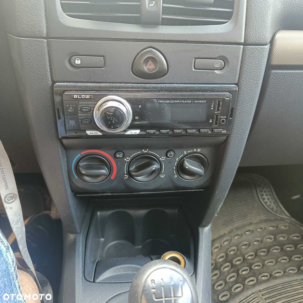 Renault Clio 2004 photo 4