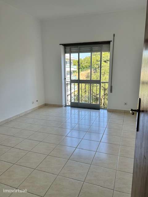 Apartamento T2 com cozinha equipada em Leiria - Grande imagem: 2/13