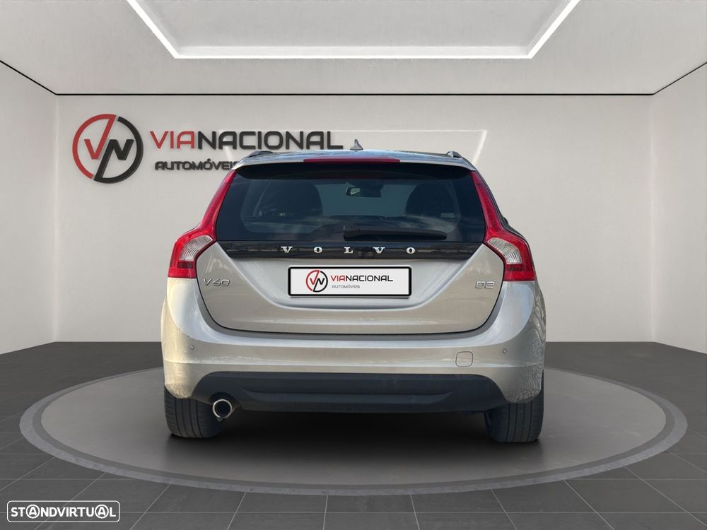 Volvo V60 1.6 D2 Momentum Eco - 6