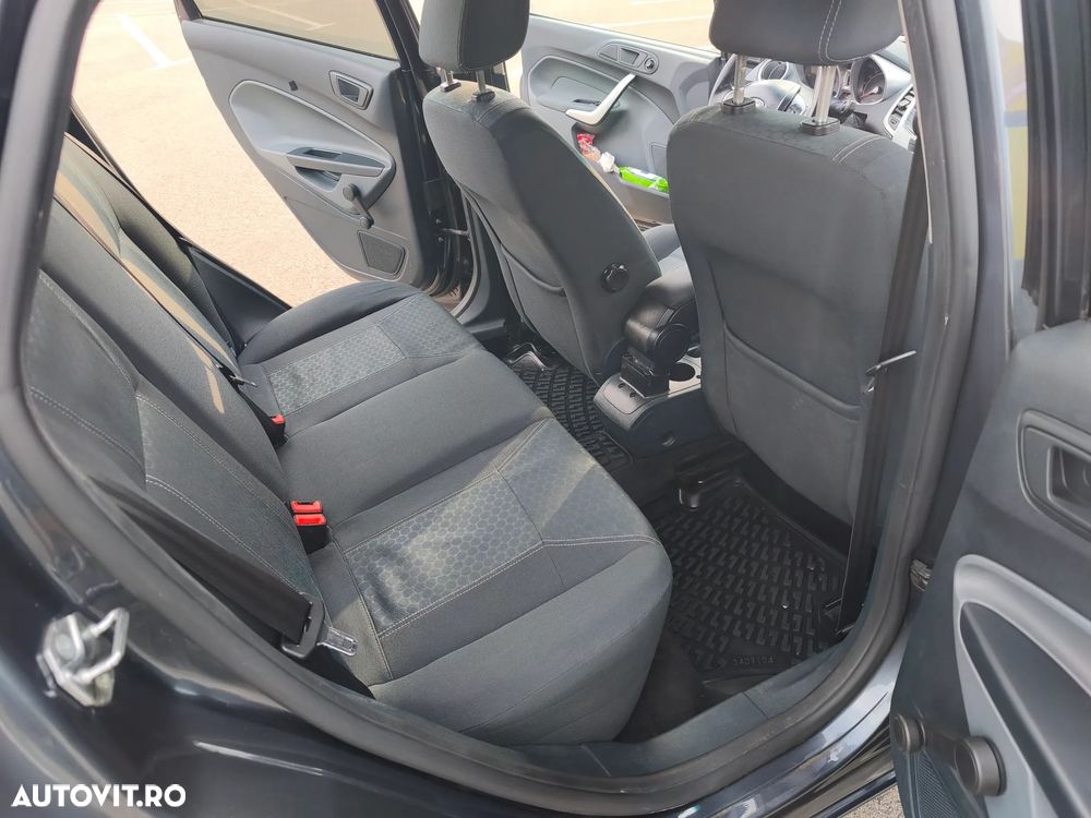 Ford Fiesta 1.6 TDCI DPF Ghia - 12