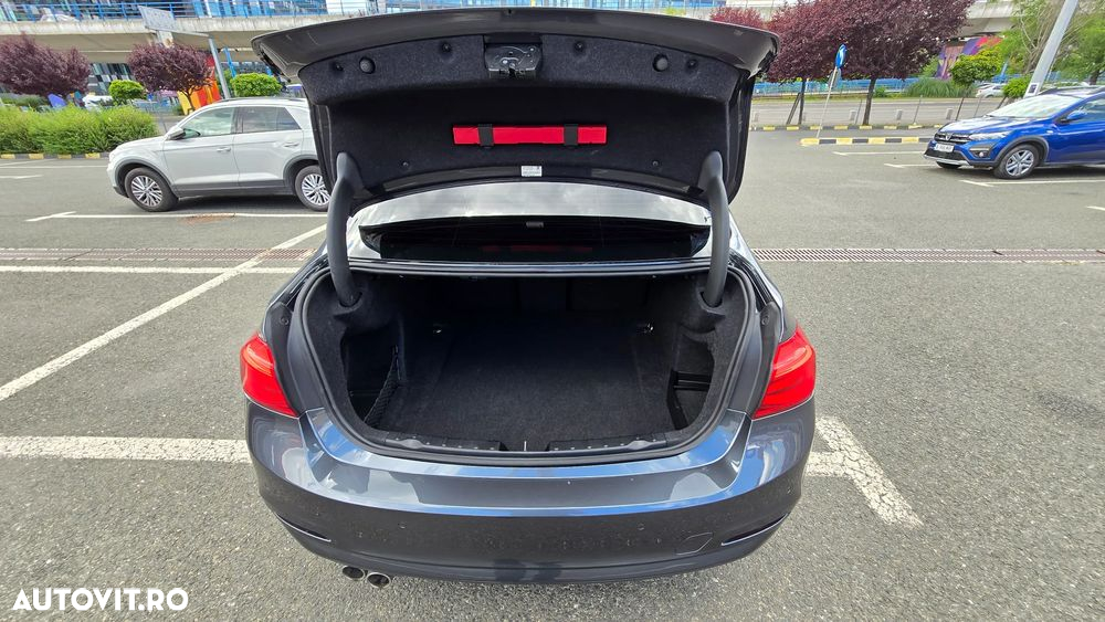 BMW Seria 3 320d Aut. Sport Line - 12