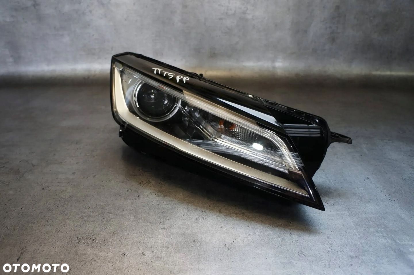 LAMPA REFLEKTOR XENON LED PRAWY PRZÓD PRZEDNI AUDI TT MK3 - 8S0941044G UK - 1