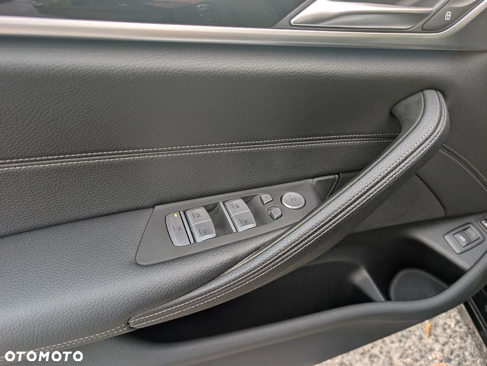 BMW Seria 5 530e Luxury Line - 27