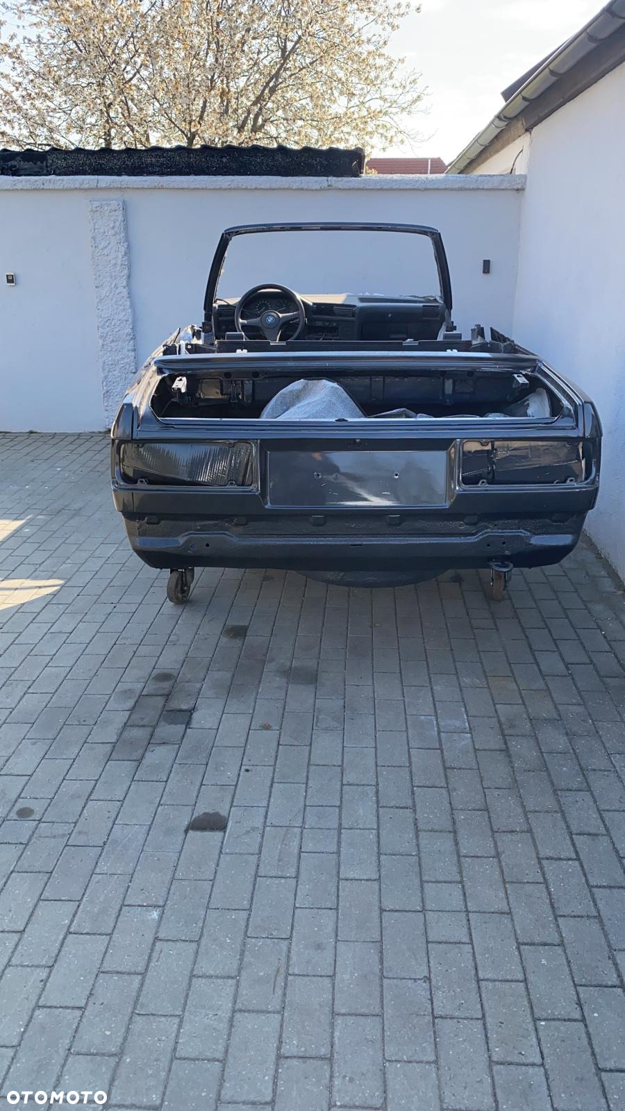 BMW Seria 3 325i - 32