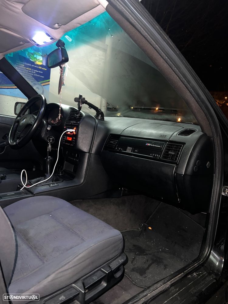 BMW 318 tds Touring - 13