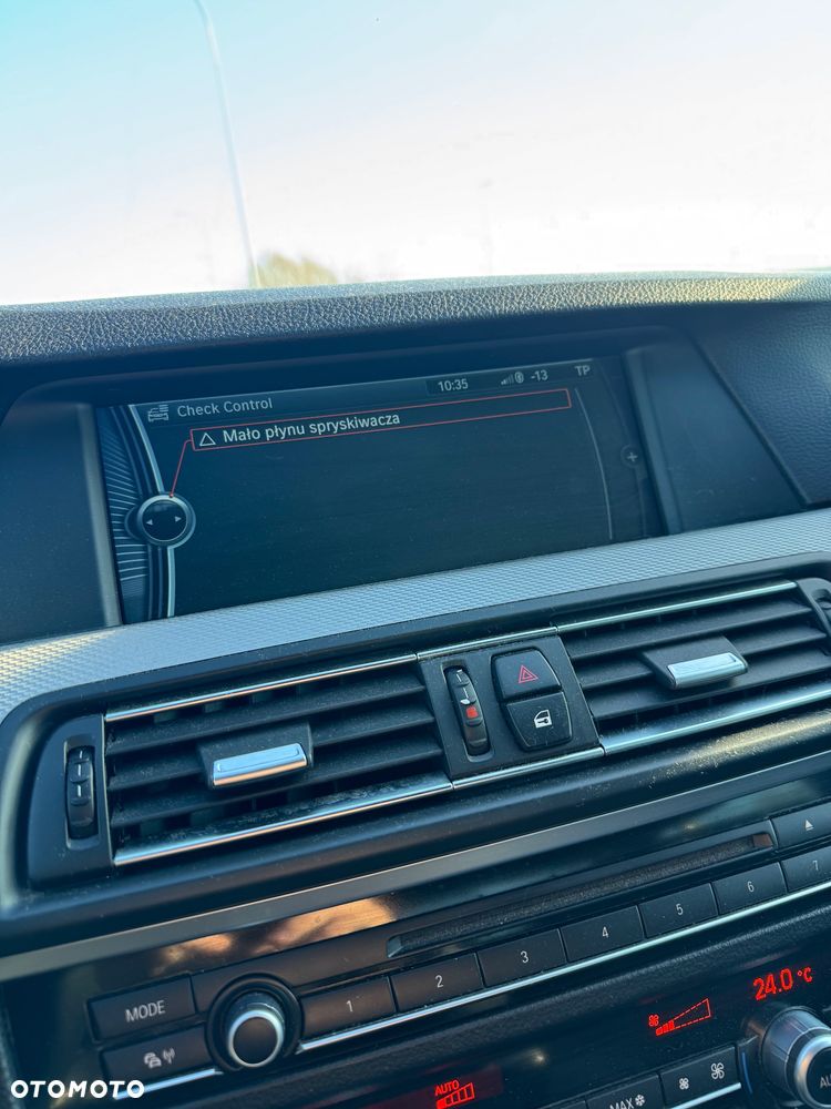 BMW Seria 5 528i xDrive - 14