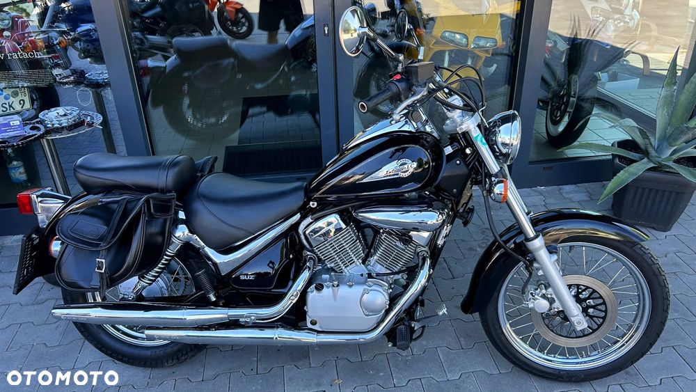 Suzuki Intruder - 1