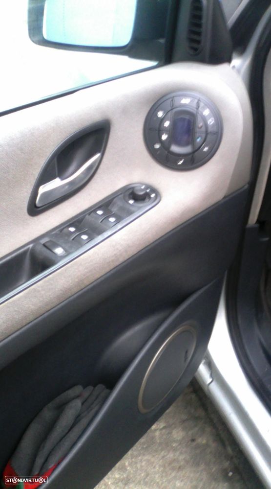 Renault Espace 2.2 dCi Initiale 6L - 12