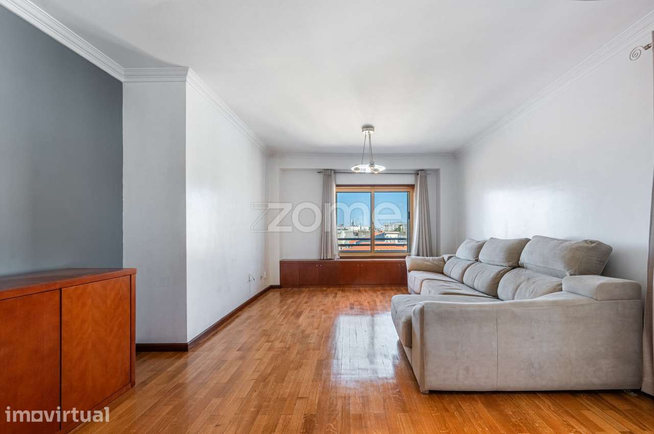 Apartamento T3+1 | 2 lugares de garagem