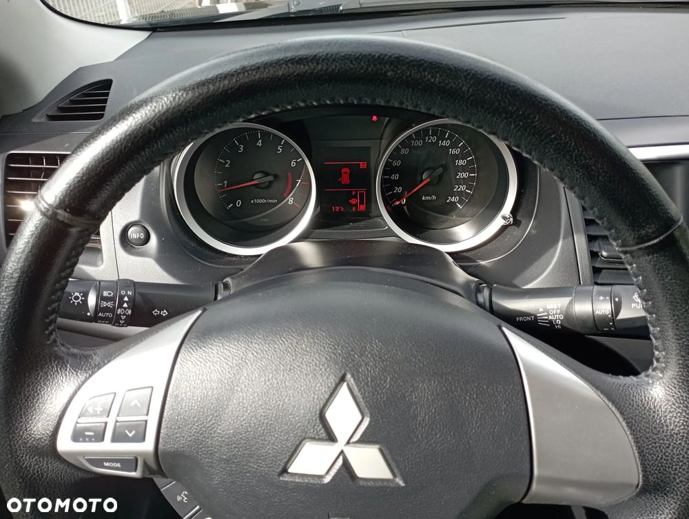 Mitsubishi Lancer 1.6 Intense - 8