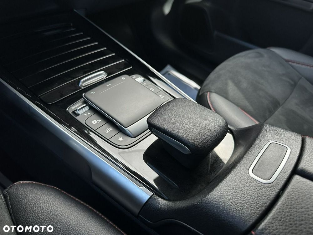 Mercedes-Benz GLB 220 d 4-Matic AMG Line 8G-DCT - 28