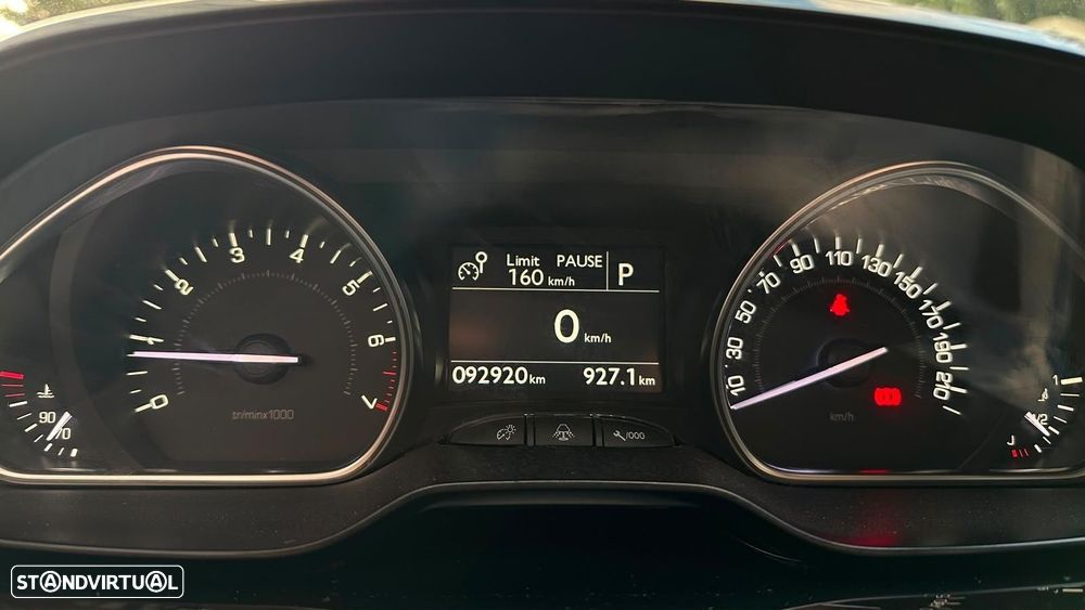 Peugeot 2008 1.2 PureTech Allure EAT6 - 8