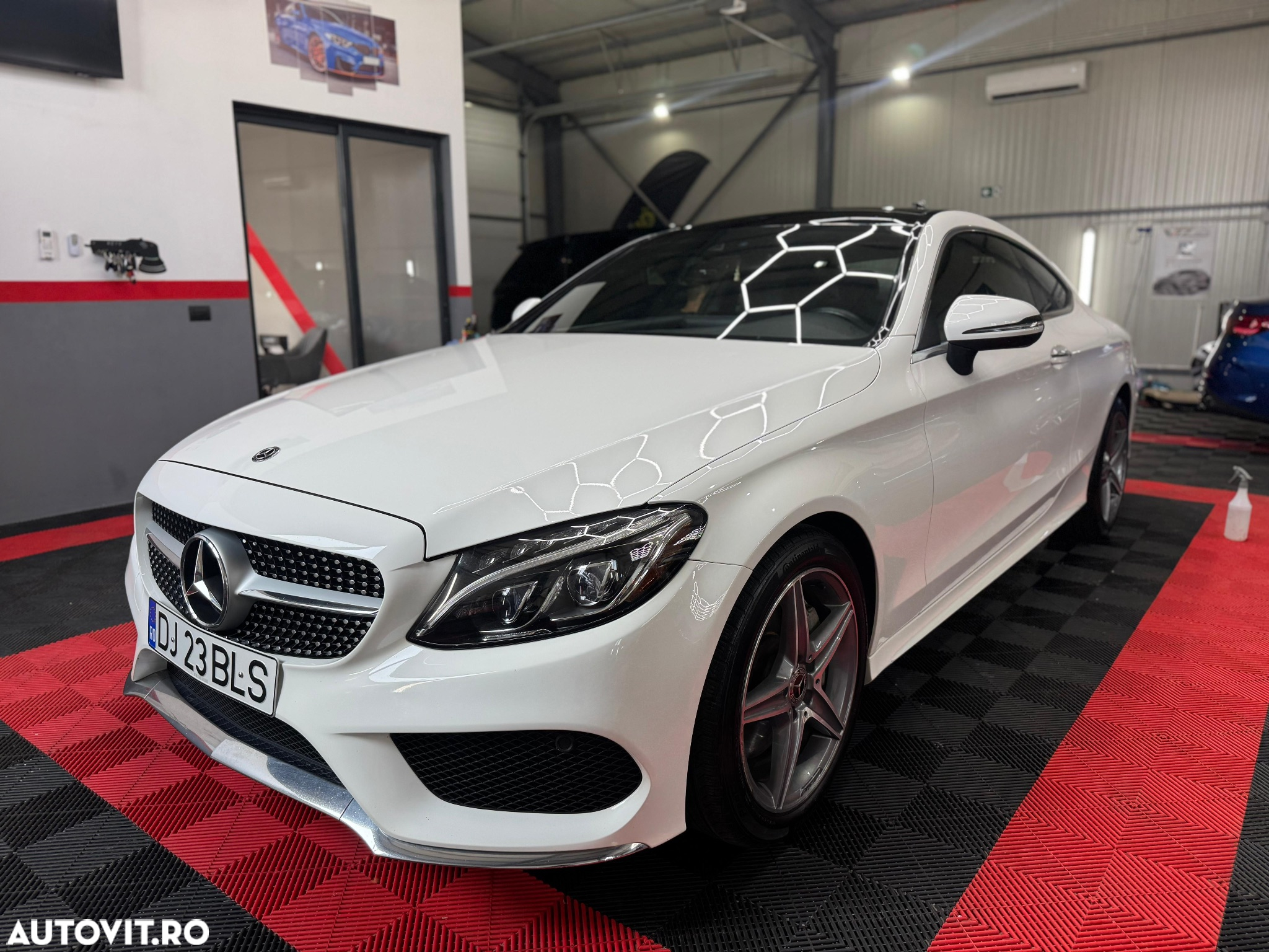 Mercedes-Benz C 300 Coupe Aut. - 6
