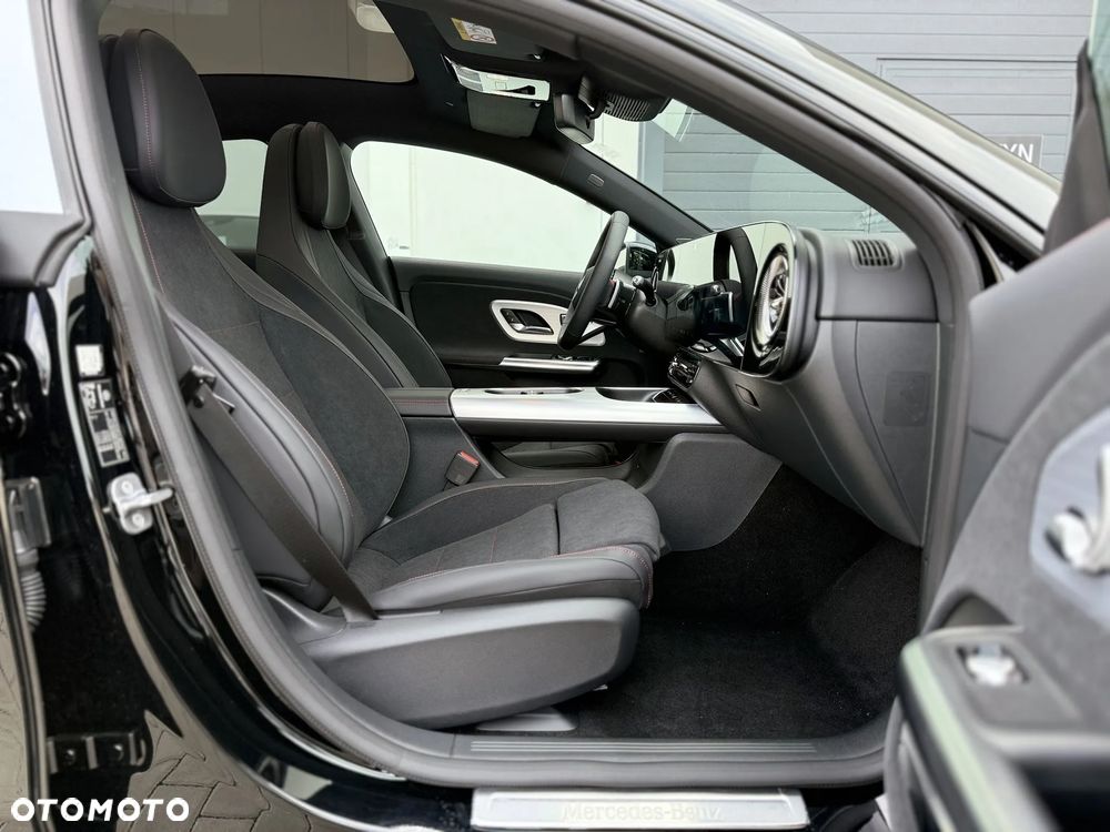 Mercedes-Benz CLA - 24