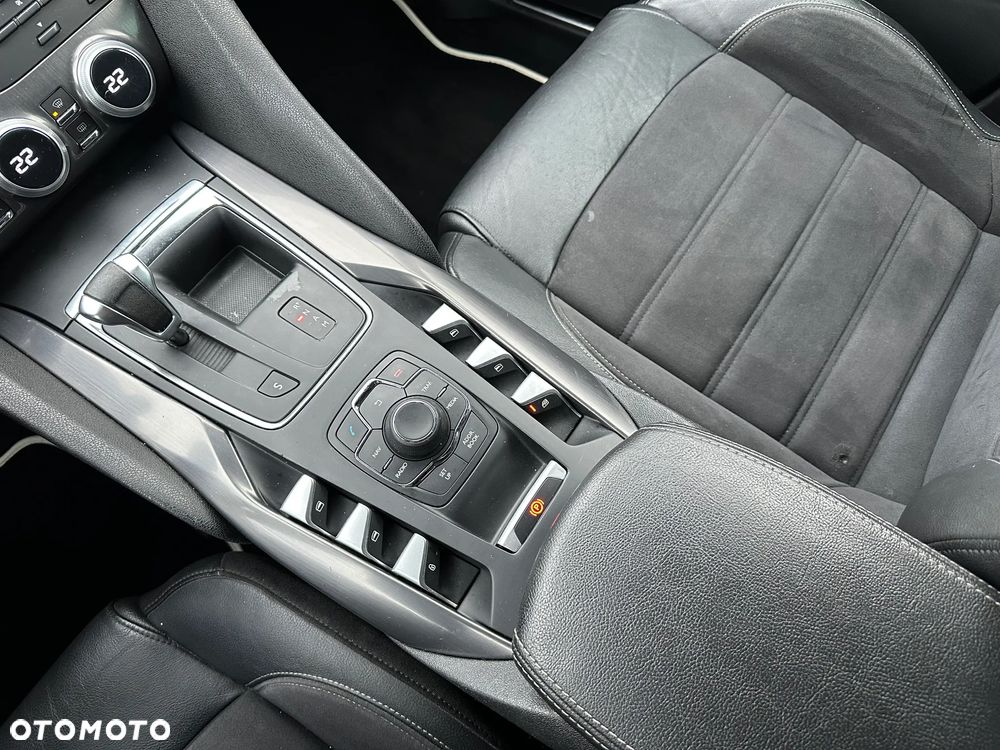 Citroën DS5 e-HDi 115 EGS6 SoChic - 23