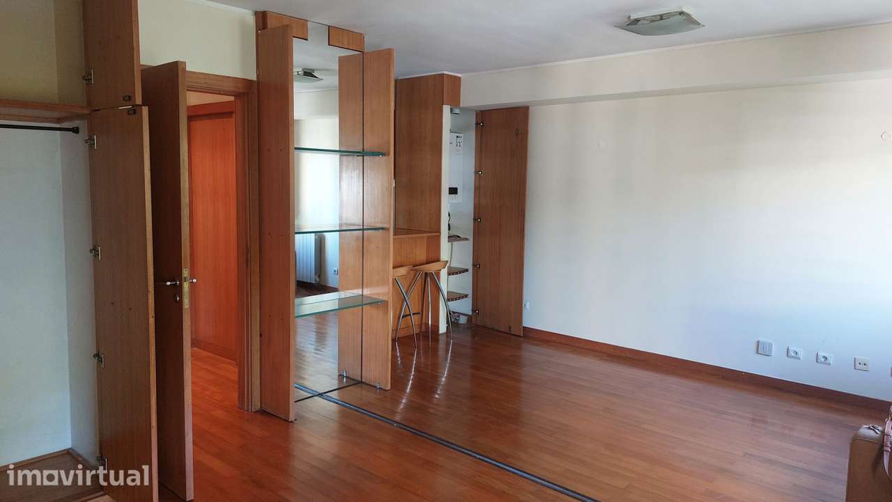 Aluga-se Apartamento T1 Frente ao Hospital da Prelada - Grande imagem: 3/11