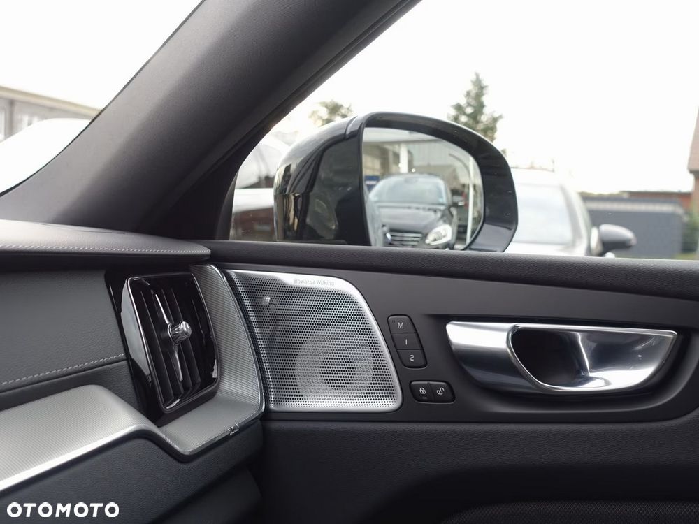 Volvo XC 60 B5 B AWD Ultra Black Edition - 9