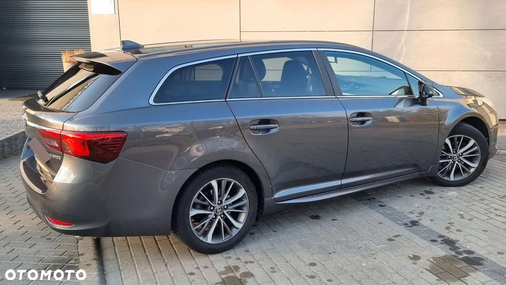 Toyota Avensis 2.0 Premium MS - 6