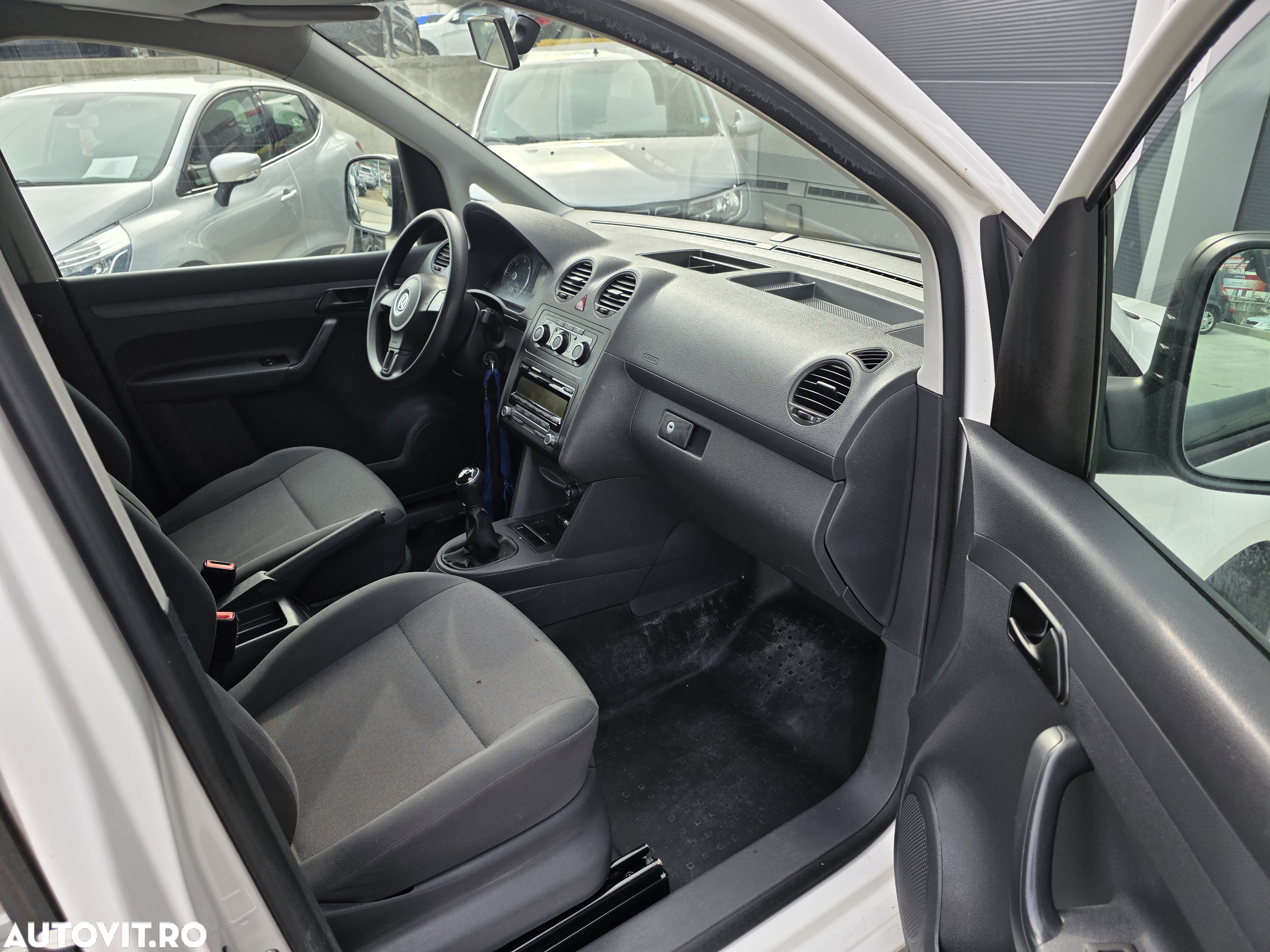 Volkswagen Caddy 1.6 TDI BlueMotion - 11