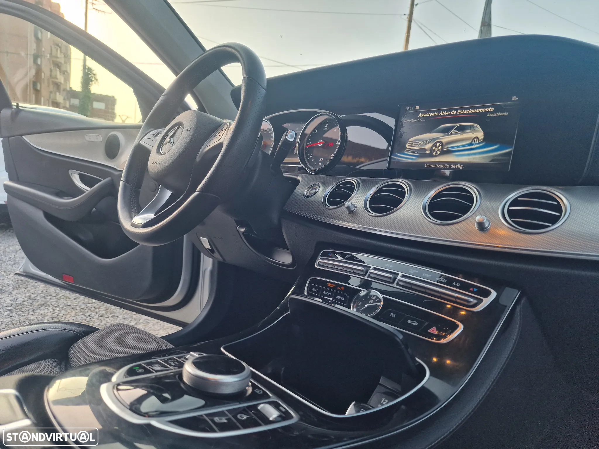 Mercedes-Benz E 220 d T 9G-TRONIC Exclusive - 9