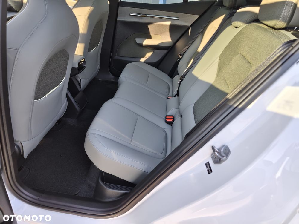 Volvo EX30 69kWh Twin Motor Ultra Black Edition - 11