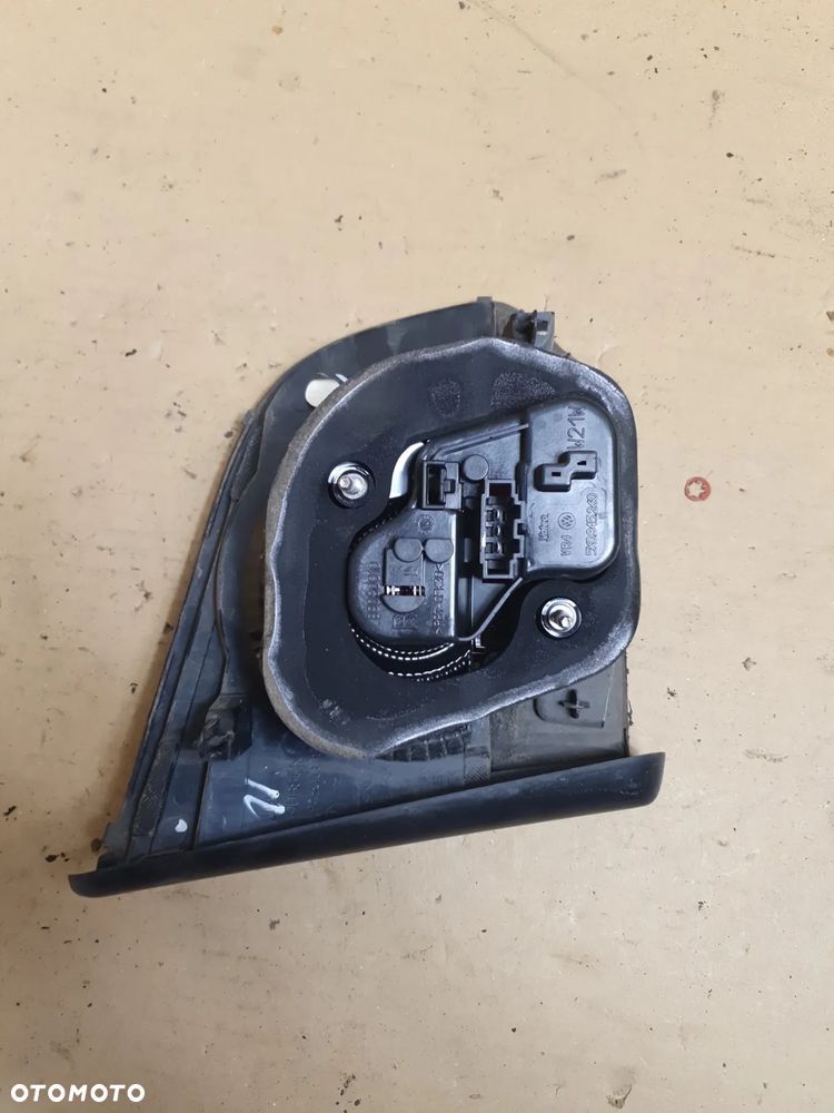 . LAMPA PRAWA W KLAPE VOLKSWAGEN GOLF 6 - 4